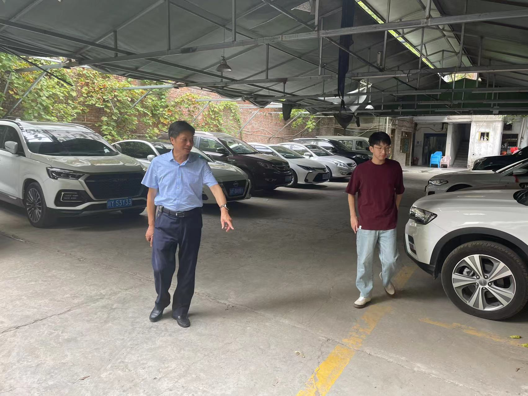 集團(tuán)黨委書記、董事長許大政深入 “包?！鄙鐓^(qū)開展創(chuàng)文督導(dǎo)工作