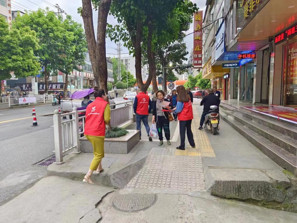 巴中市秦巴農業(yè)融資擔保股份有限公司開展“創(chuàng)建文明城市，傳遞文明理念”主題創(chuàng)文宣傳活動
